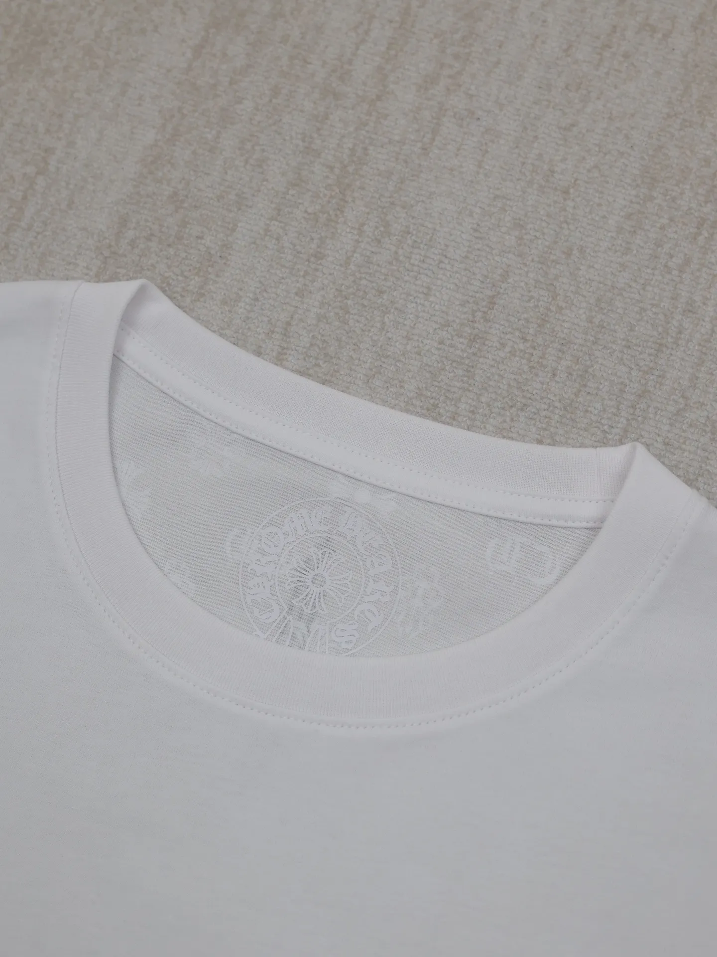 🅿️280 Come heart*/Cro Heart 25Ss short-sleeved T-shirt with full back printing. The fabric is made of 26-woven 200g cotton. The printing uses special imported slurry. Customized supporting accessories. Size: S/M/L